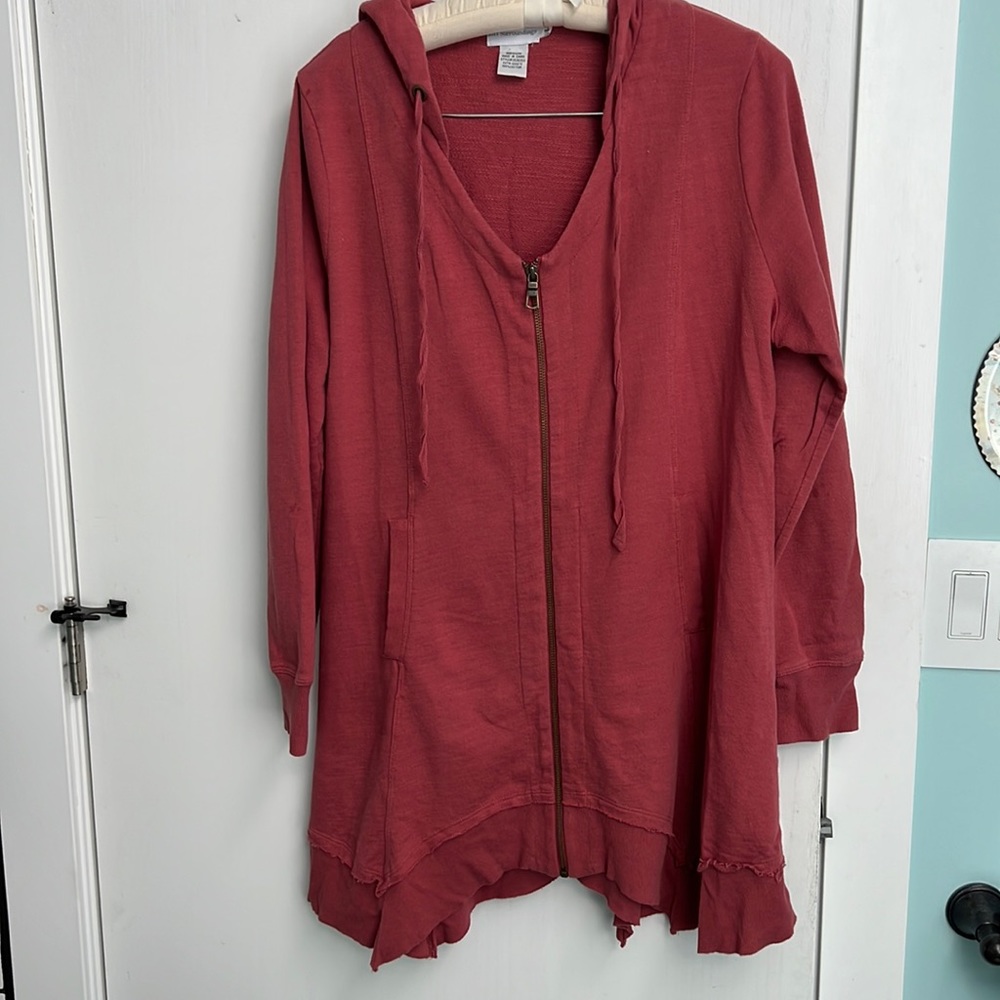Rust hooded zip sweatshirt.